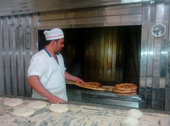 اعتراض نانوایان آزادشهری به قیمت ناعادلانه نان !!!